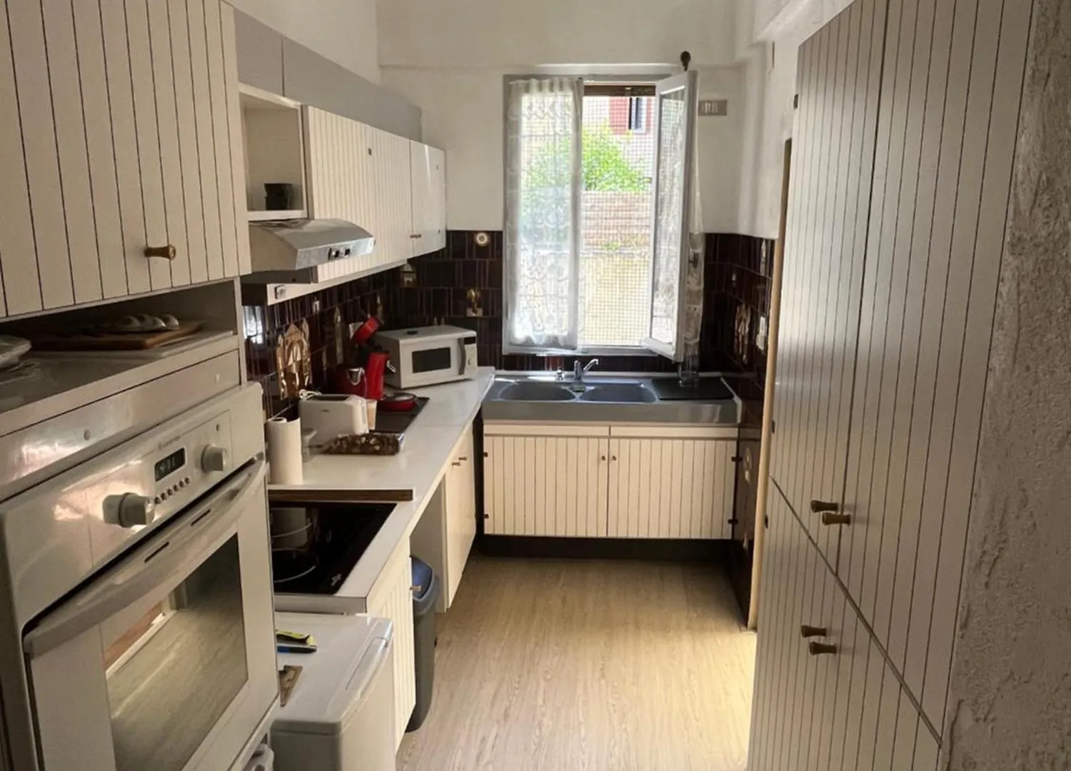 Appartement T3 Rez De Jardin Marseille 0*,  France